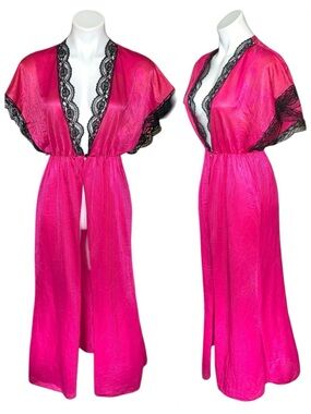 v i n t a g e :: Delicate Hot Pink Lace Trim Robe